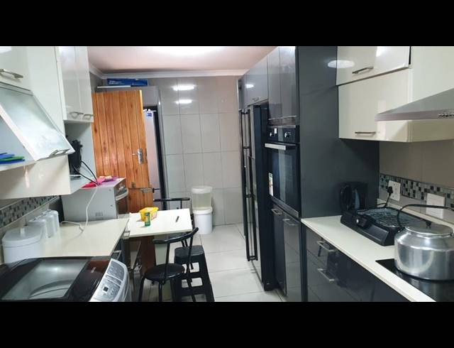 5 BEDROOM HOUSE FOR SALE IN ESIKHAWINI J